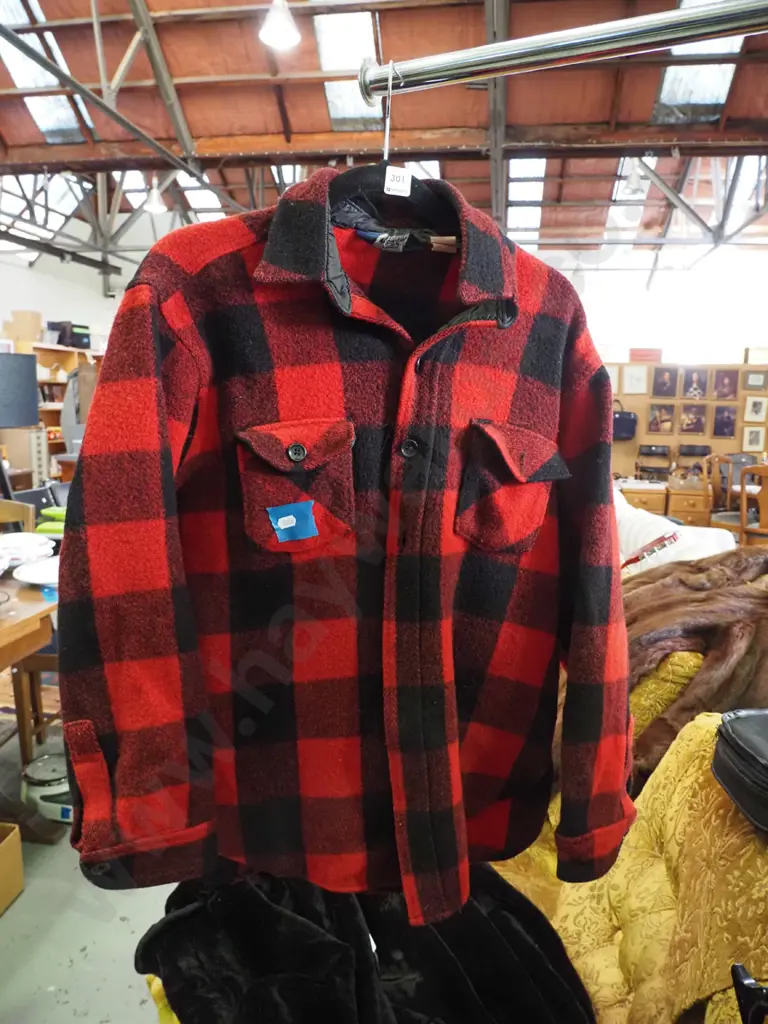 size XL black and red check woollen bush shirt Image 1++