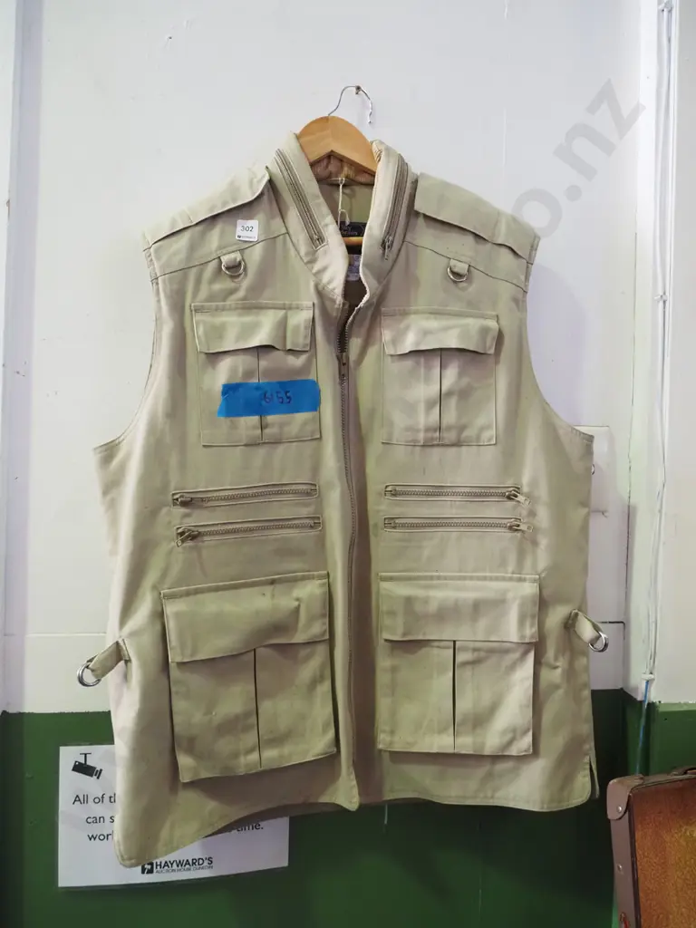 XL fishing vest - some stains Image 1++
