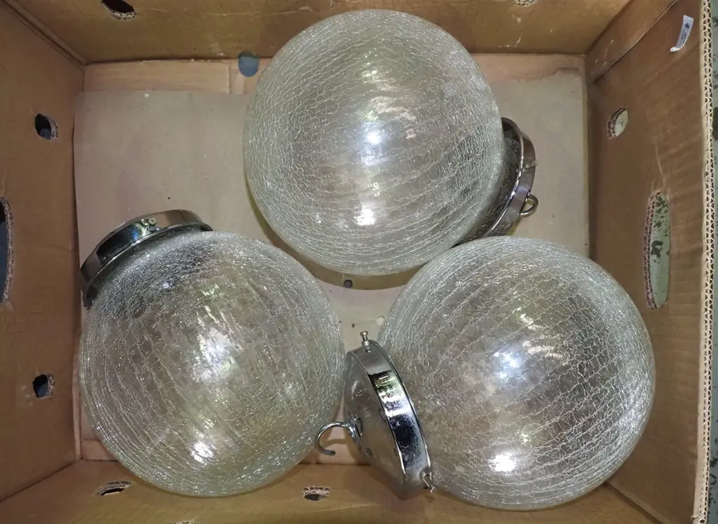 3 glass globe light fittings Image 1++
