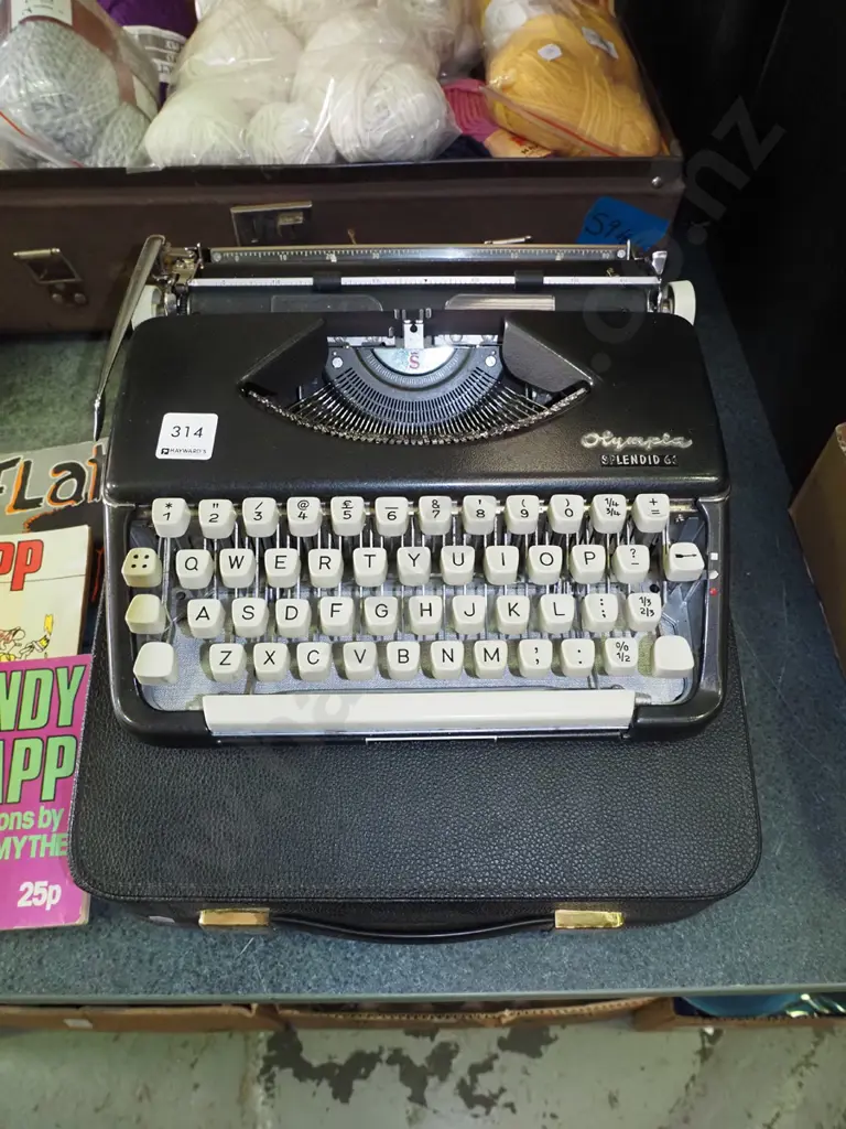 Olympia Splendid typewriter Image 1++
