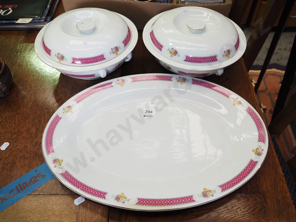 ashett and 2 lidded vegetable dishes Image 1++