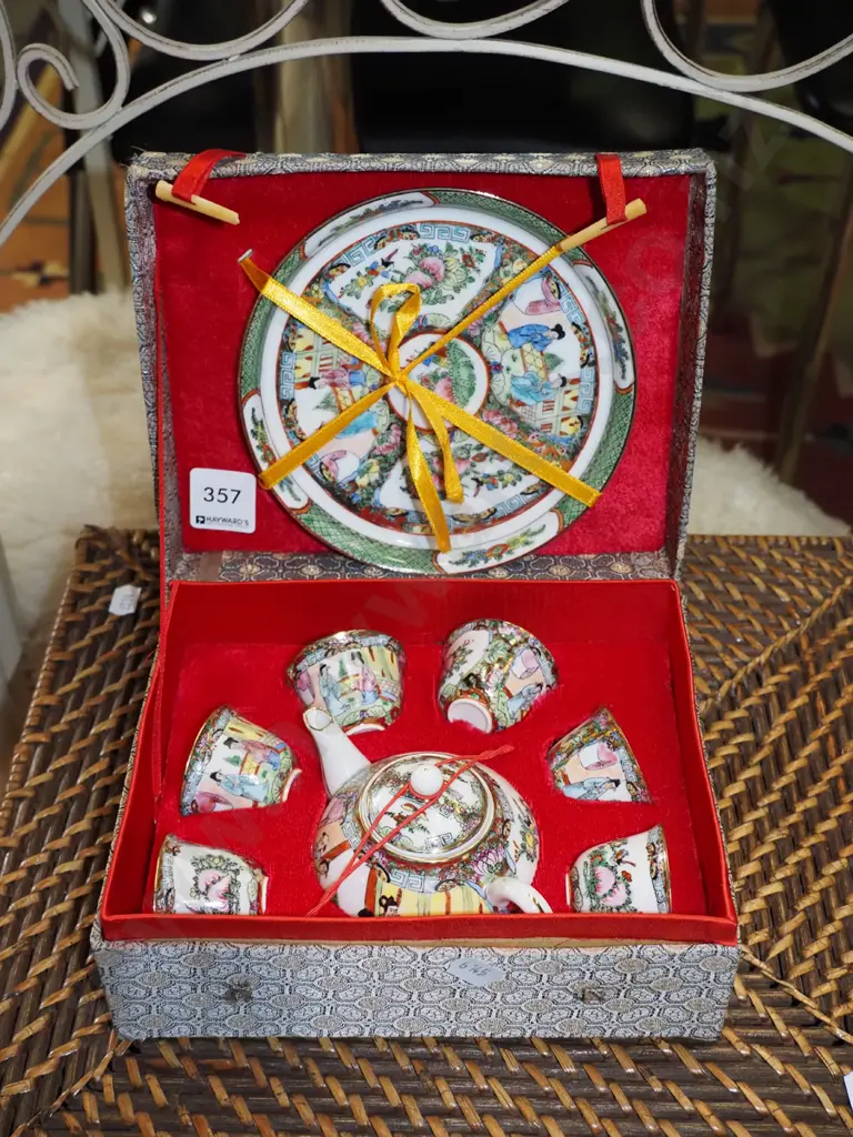 small Chinese presentation tea set Image 1++