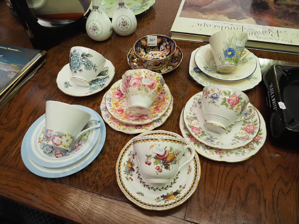 4 trios, 3 cups and saucers Image 1++