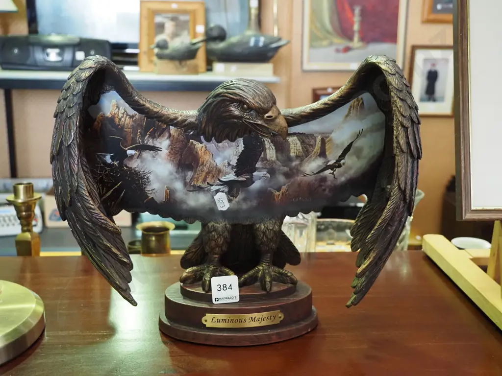 cast metal eagle figurine H-270 Image 1++