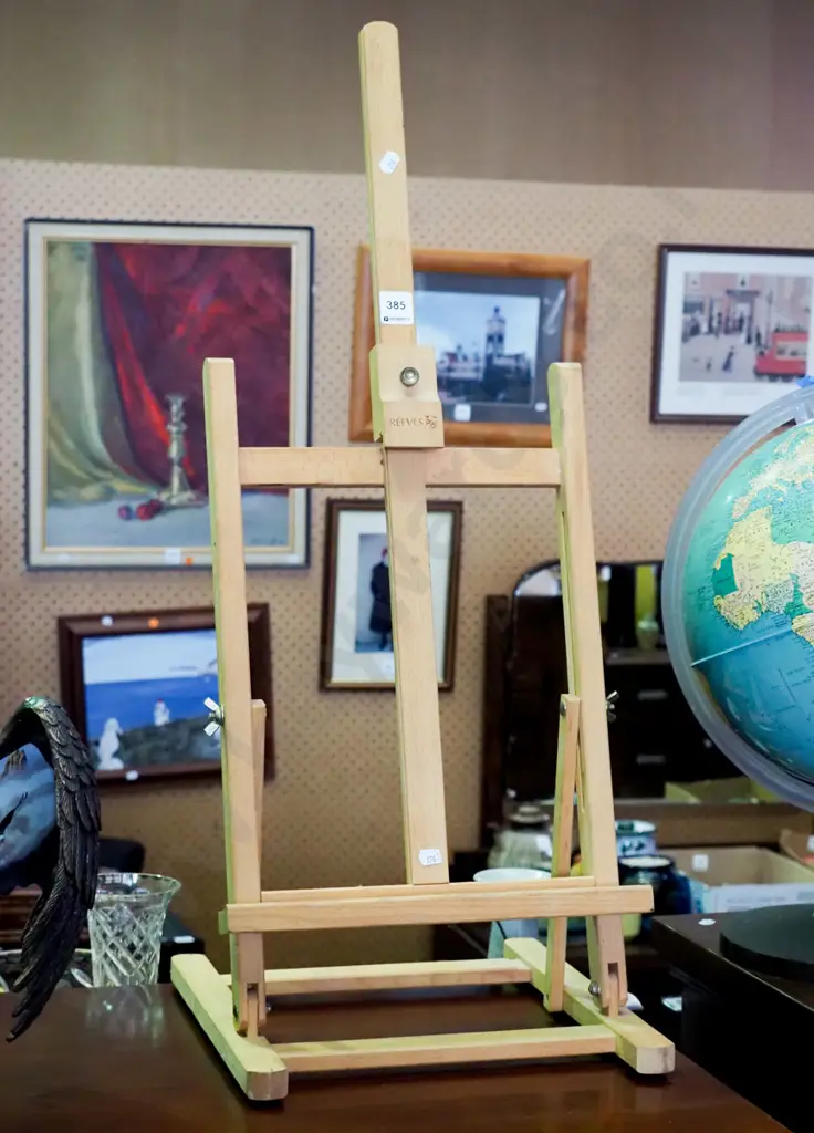 artist's easel Image 1++