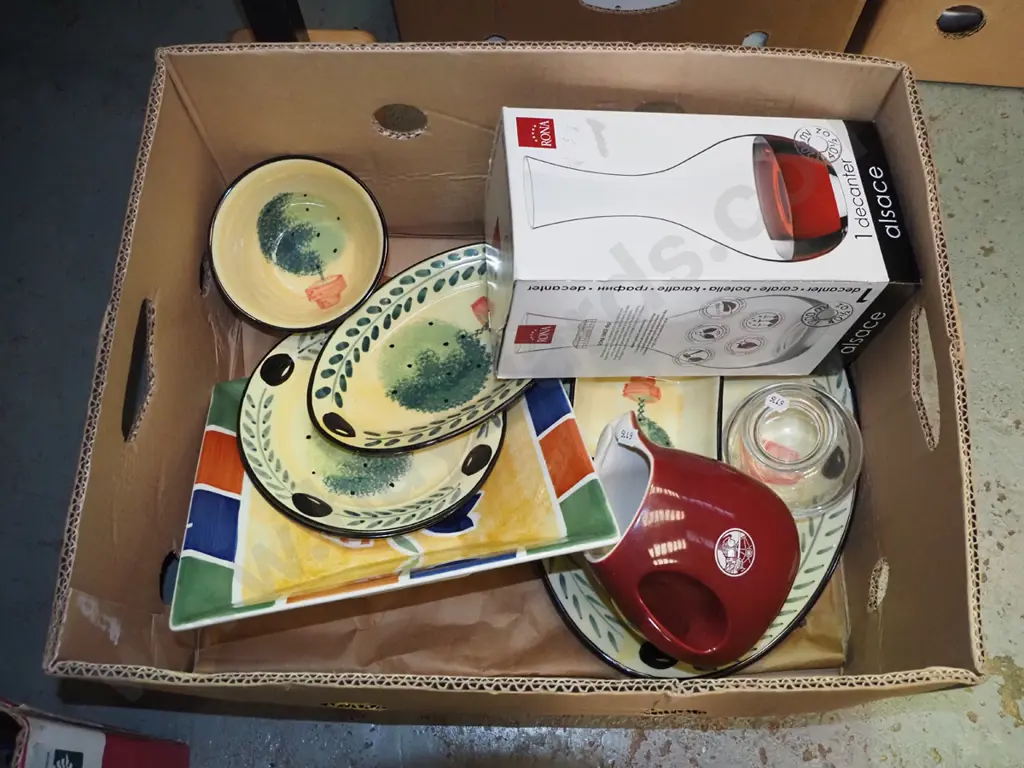 box; decanter, whisky jug, fruit bowl etc Image 1++