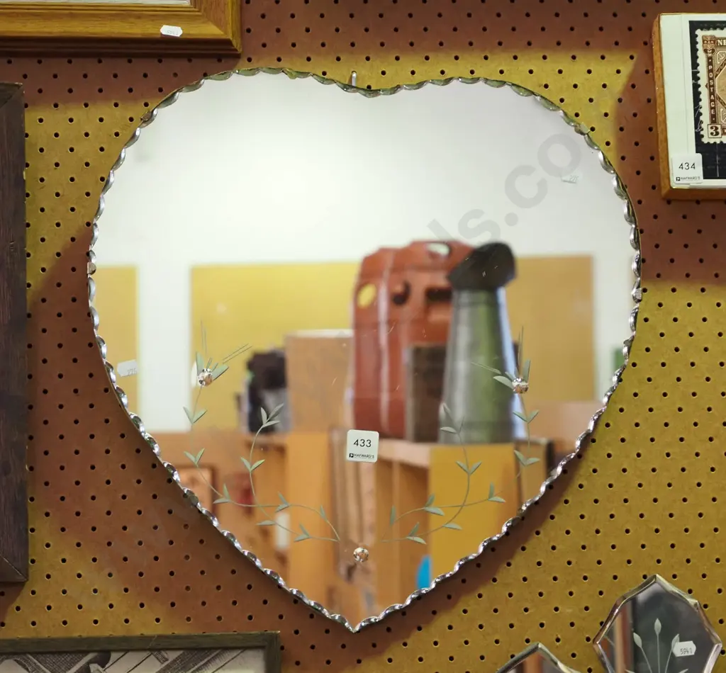 etched heart shaped wall mirror Image 1++