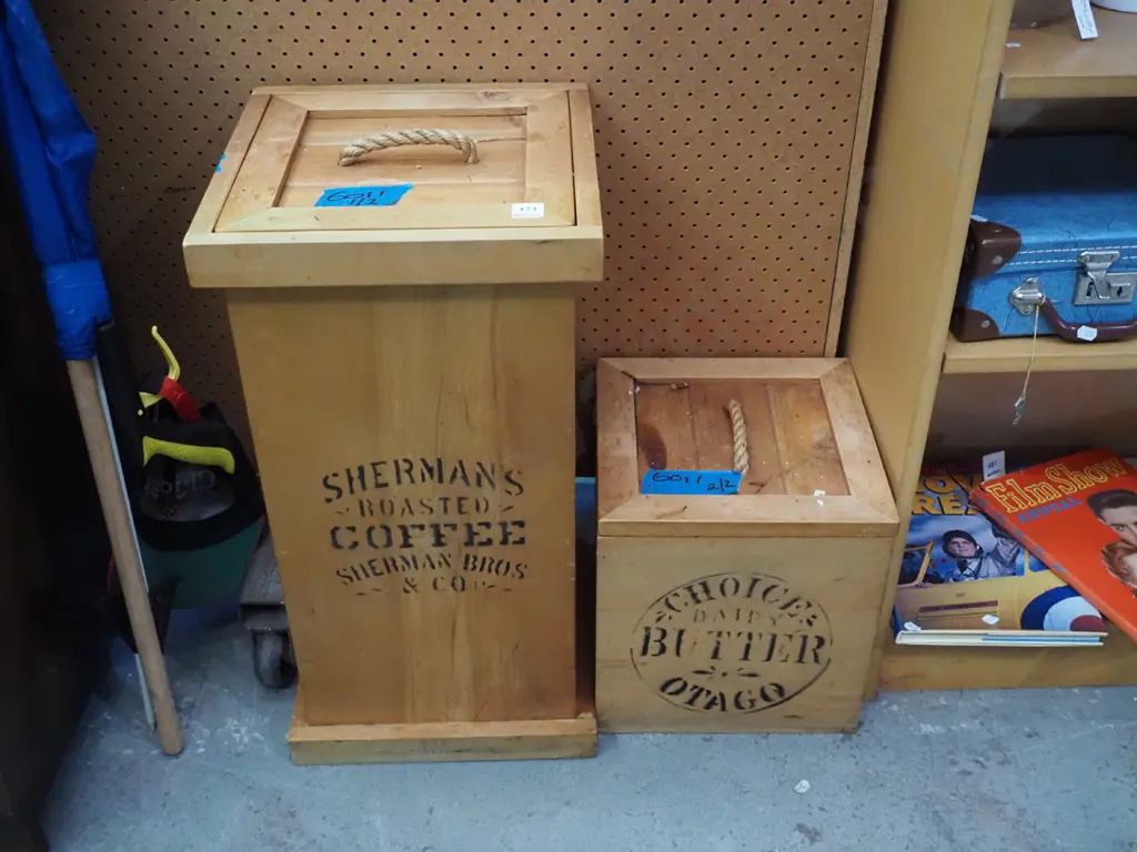 2x wooden storage boxes Image 1++