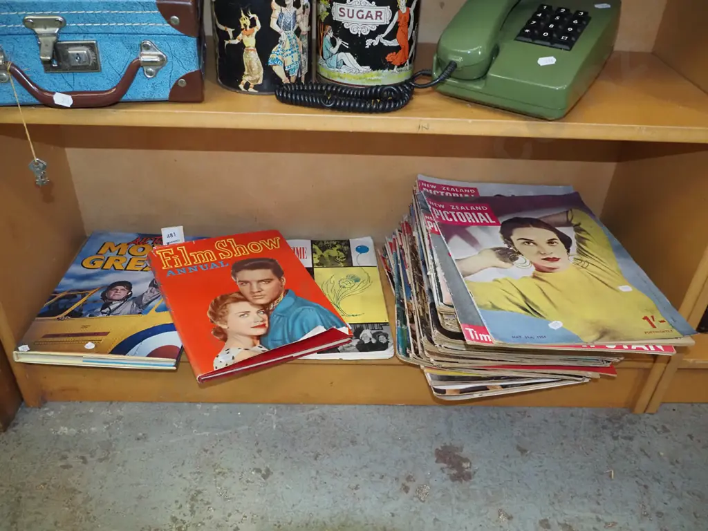 NZ pictorial magazines, festival programmes etc Image 1++