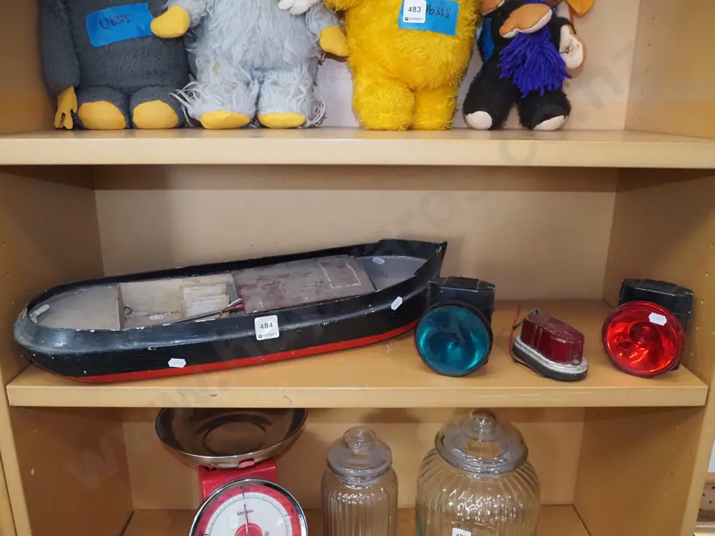 model boat hull, port and starboard lights Image 1++