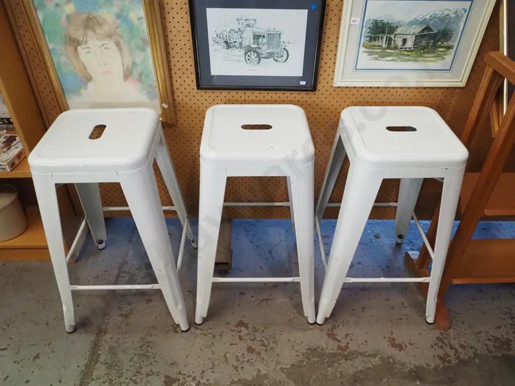 3x white metal stools Image 1++
