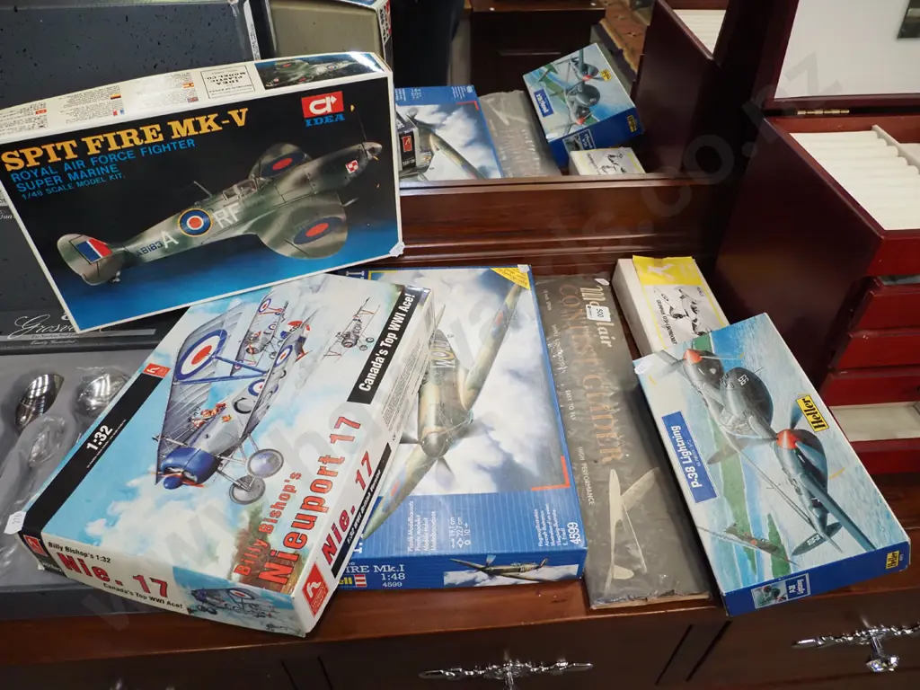 yet to be assembled model aircraft Image 1++