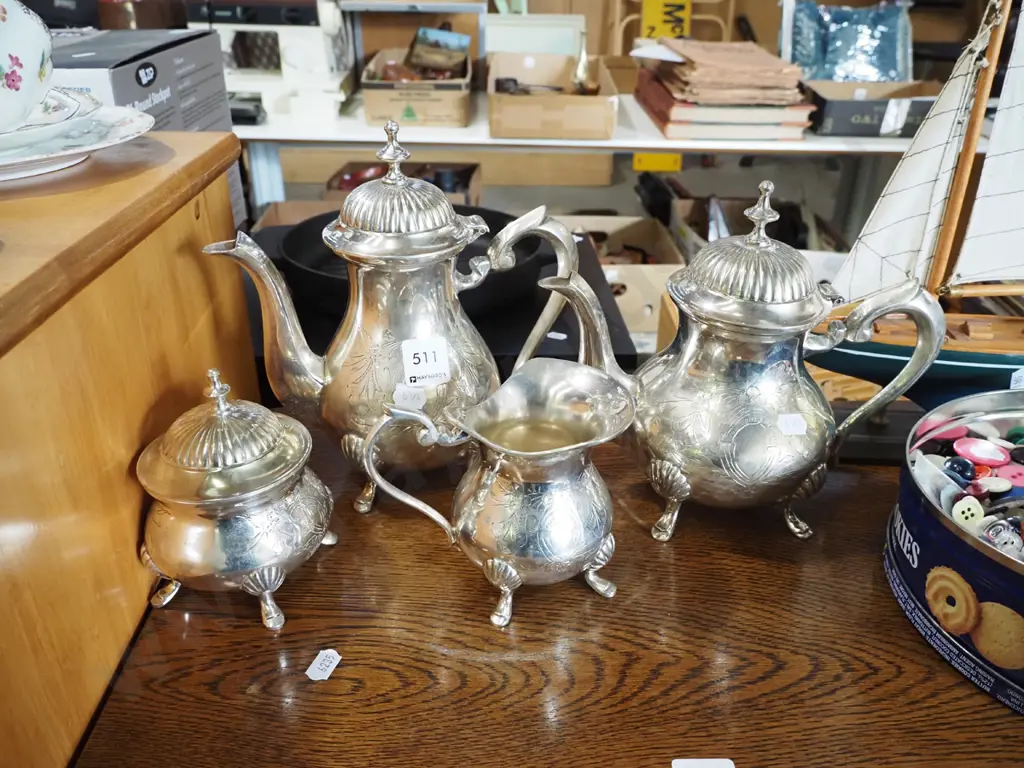 plated teapots, creamer, sugar Image 1++
