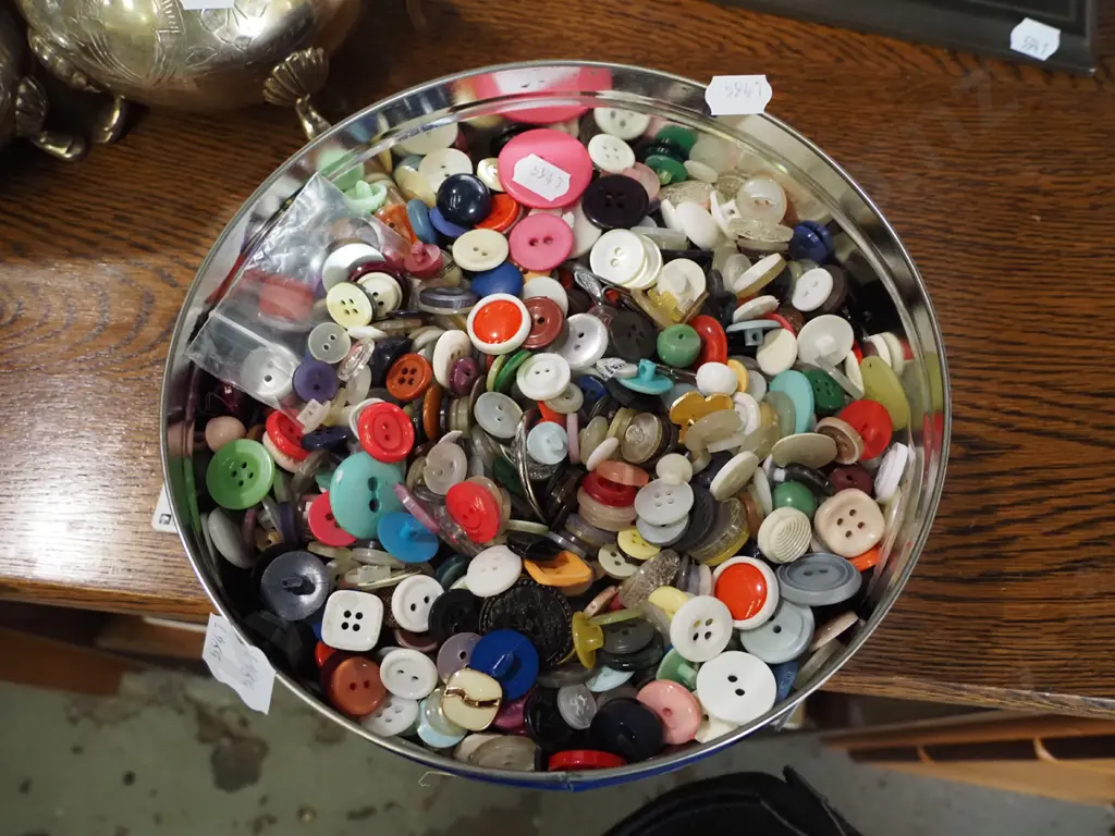 biscuit tin of buttons Image 1++