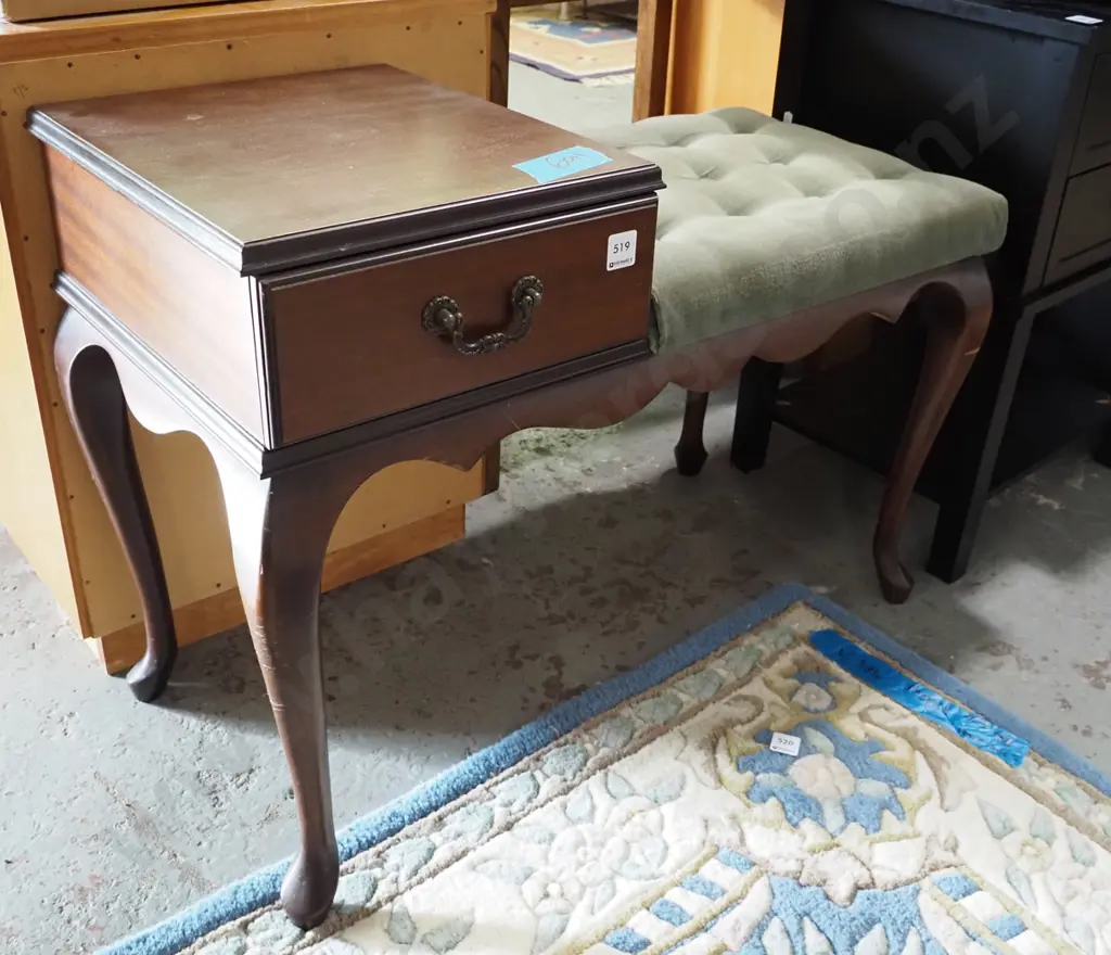 mahogany deep buttoned upholstered telephone table Image 1++