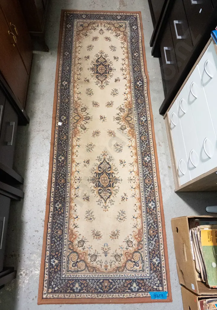 acrylic floor runner L-2460 W-780 Image 1++