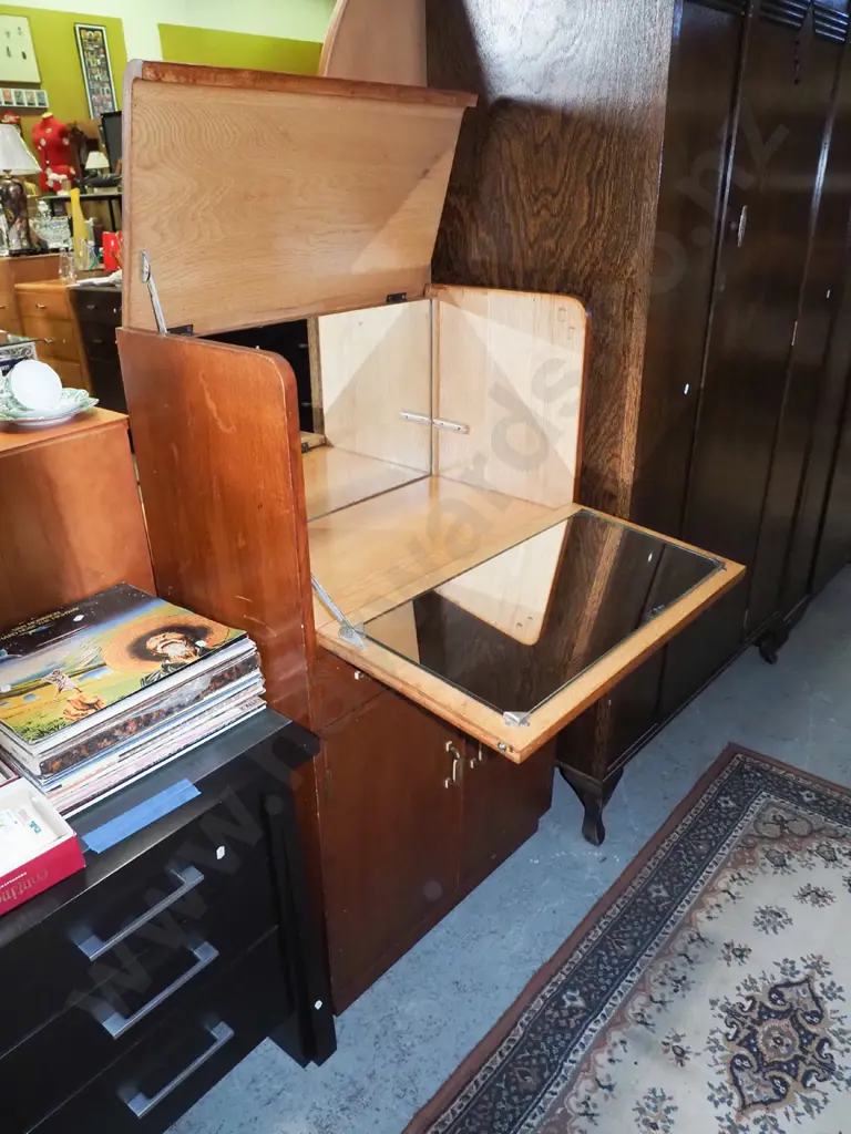 2 door 1 drawer drop front liquor cabinet H-1140 W-660 D-360 Image 1++