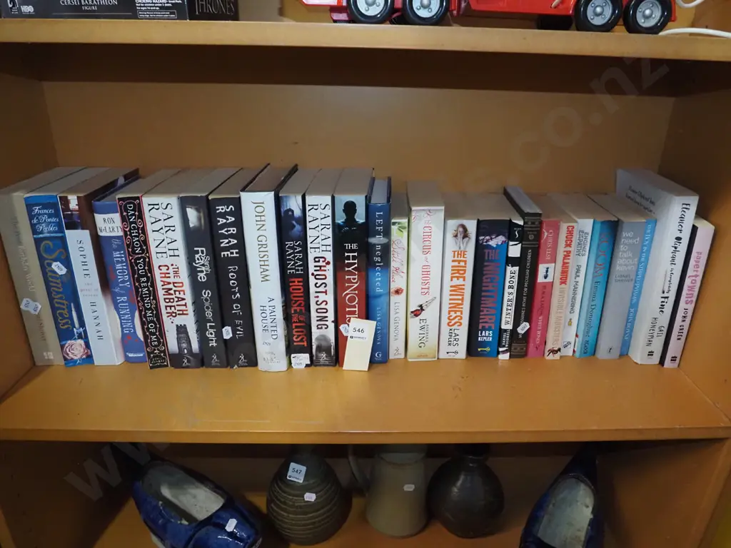bay of books Image 1++