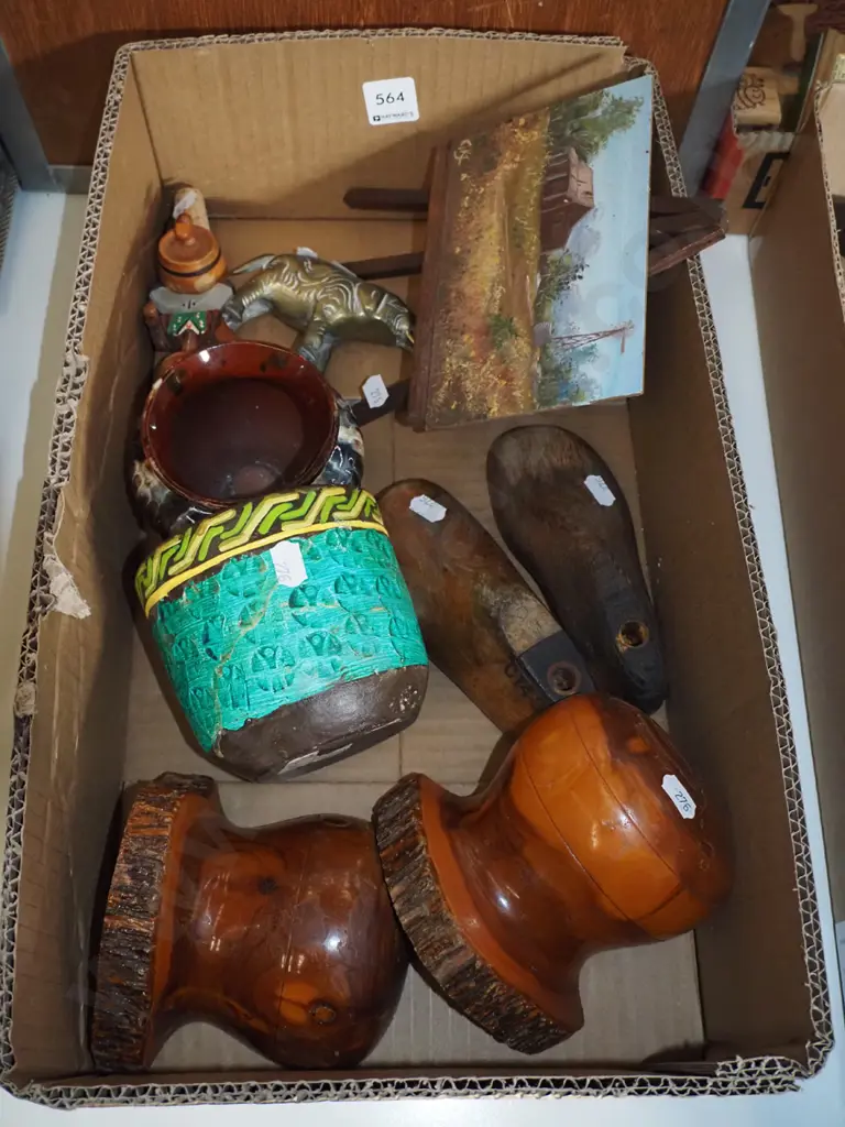 box; vintage shoe forms, book ends, small oil on board etc Image 1++