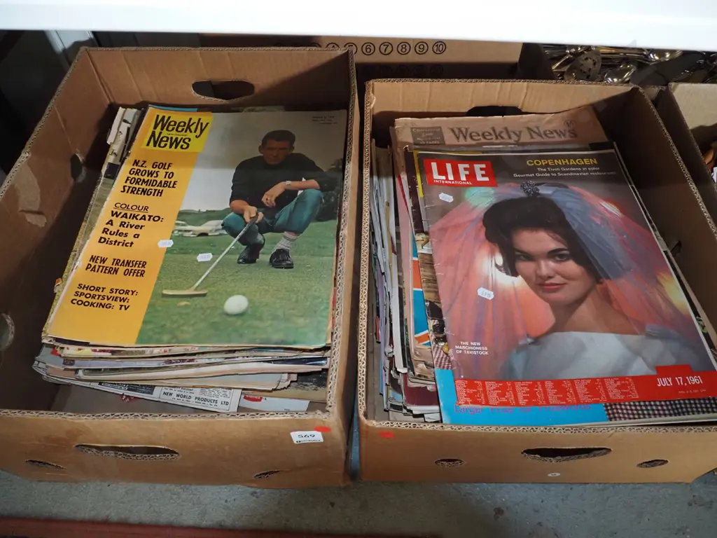 2x boxes of vintage magazines - red dots Image 1++