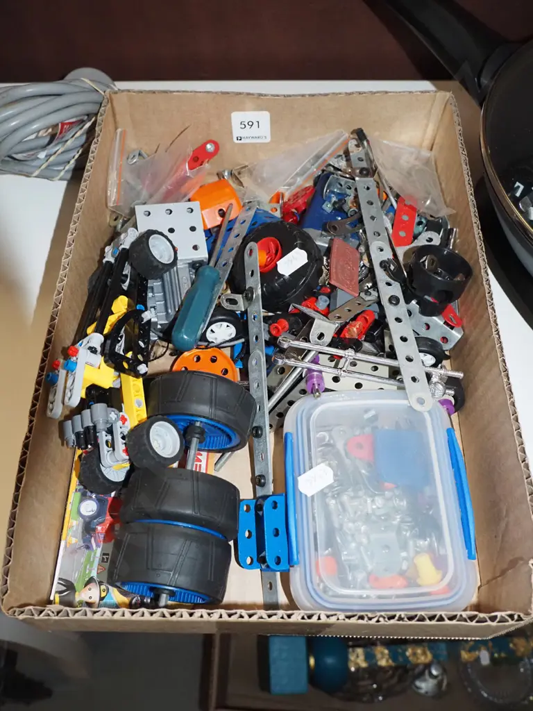 box; Meccano Image 1++
