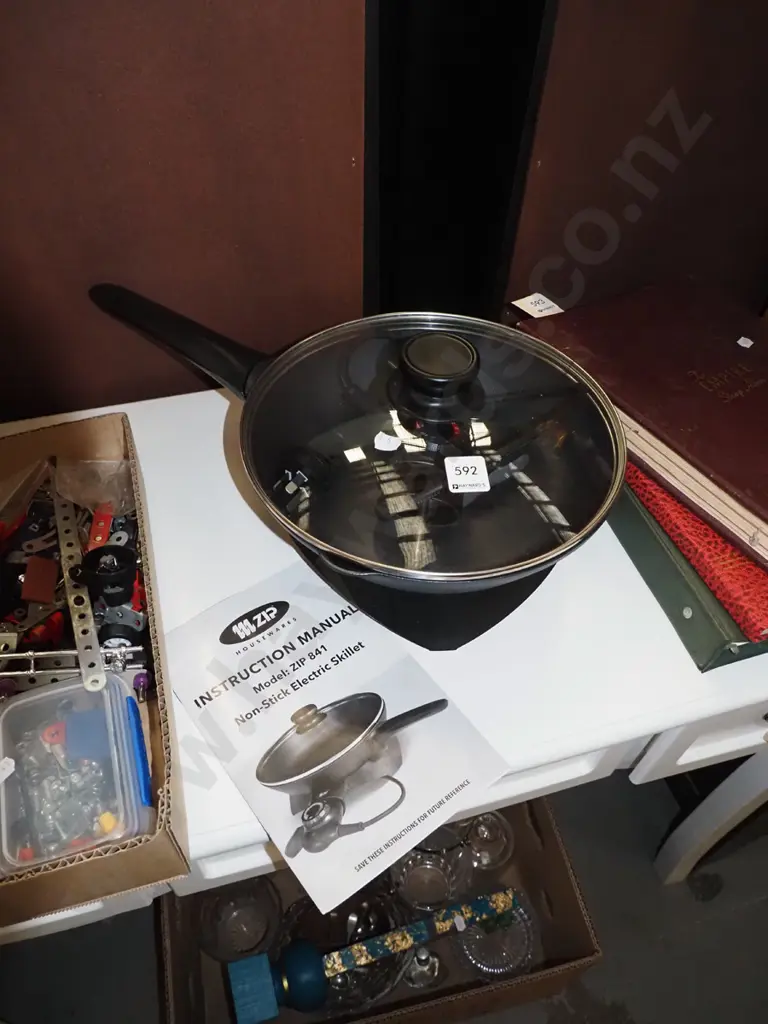 electric skillet Image 1++