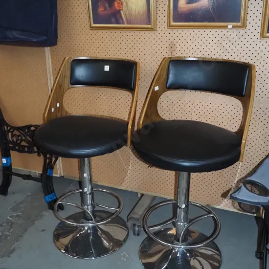 2x chrome and vinyl bar stools