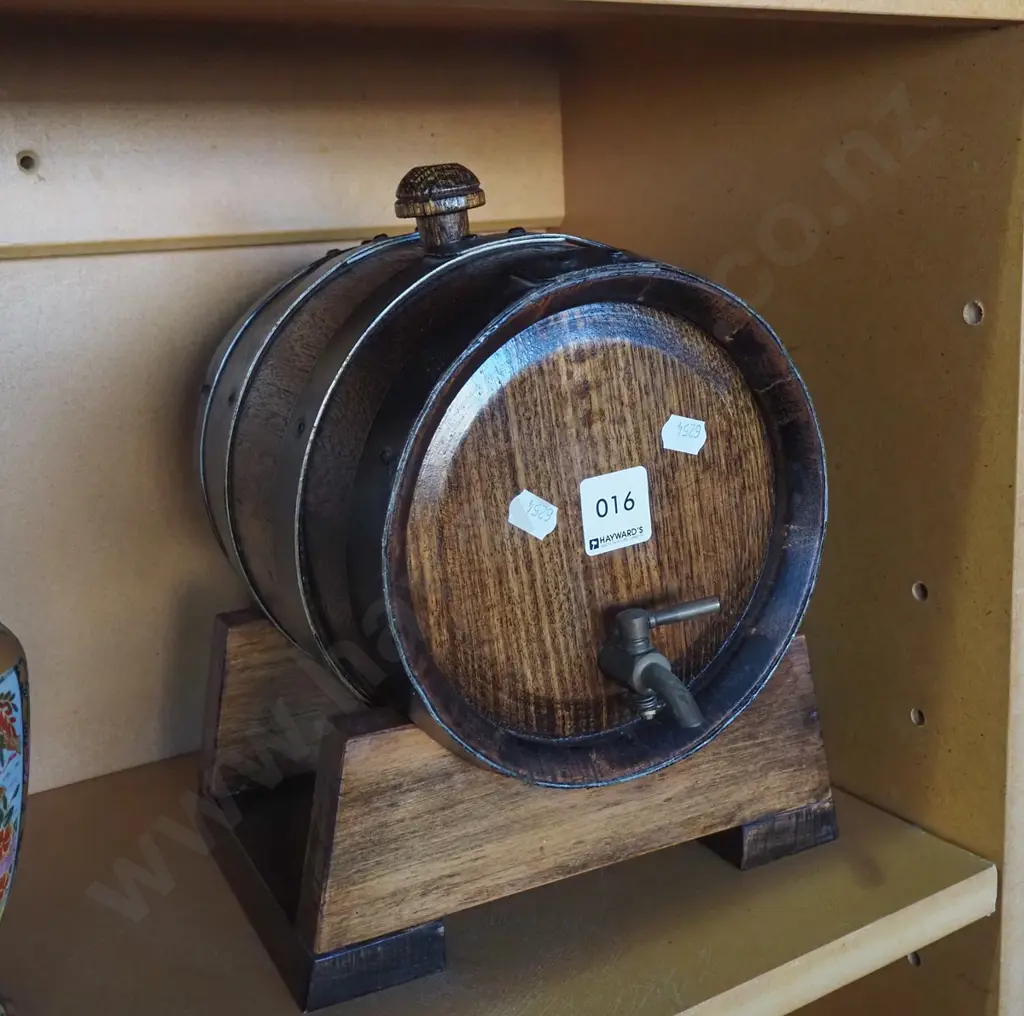 small oak barrel decanter Image 1++
