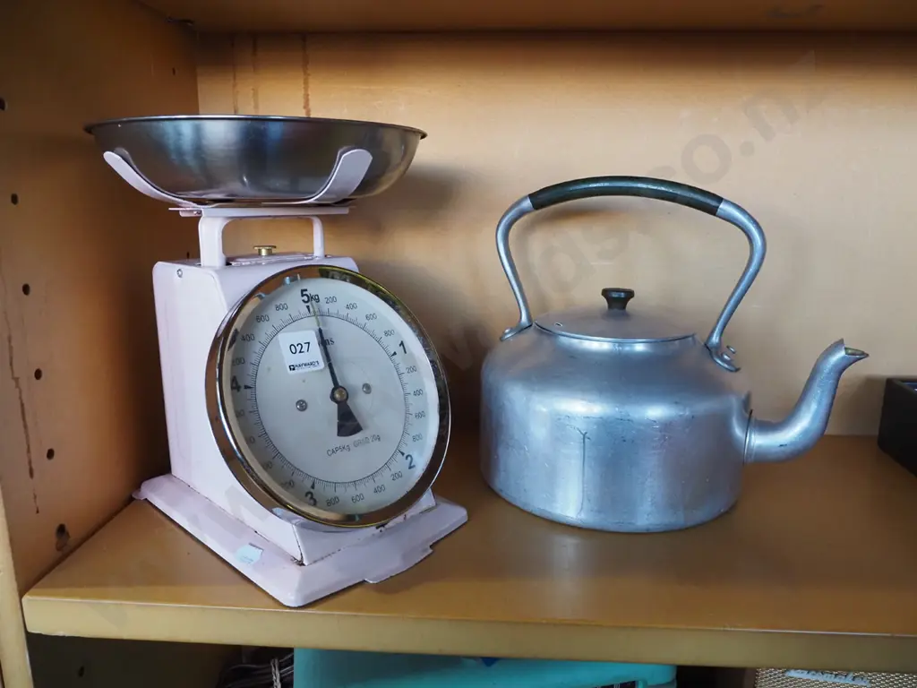 aluminium tea pot, kitchen scales Image 1++
