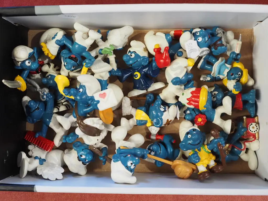 box of Smurfs Image 1++