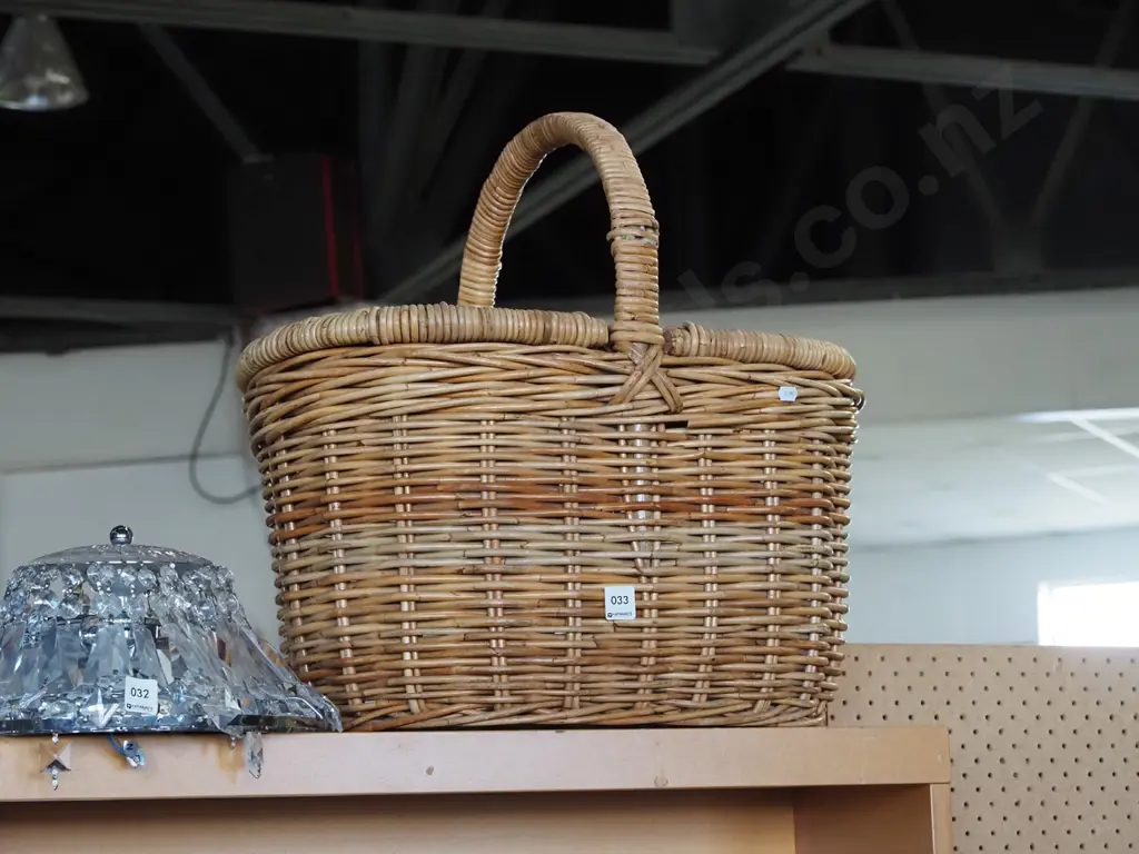 cane picnic hamper Image 1++
