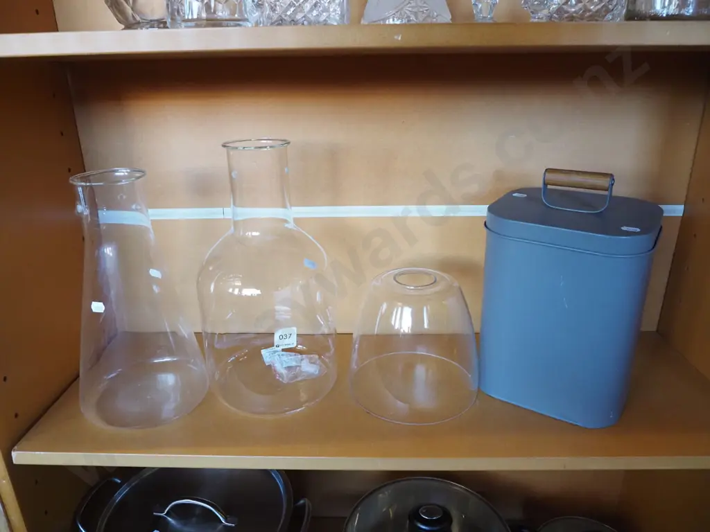 3x clear glass light fittings, grey metal storage container Image 1++