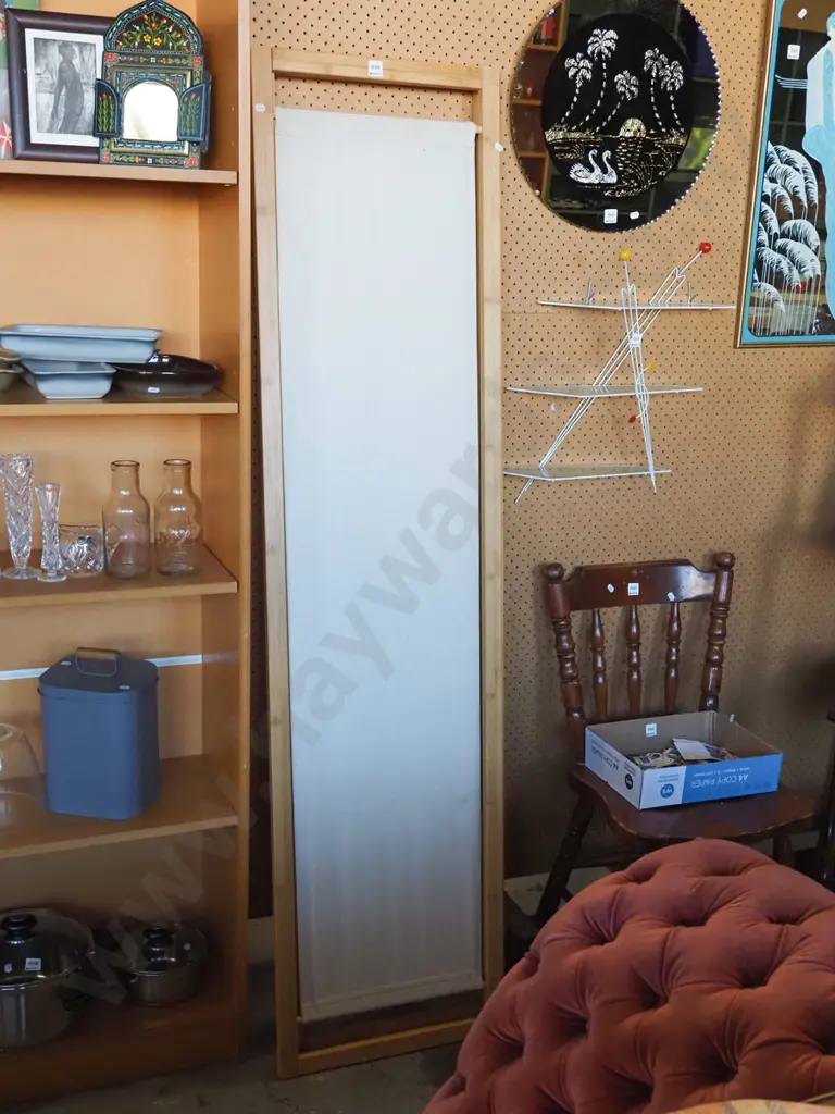 3 fold bamboo and calico screen - 1 screen needs attaching to hinges Image 1++