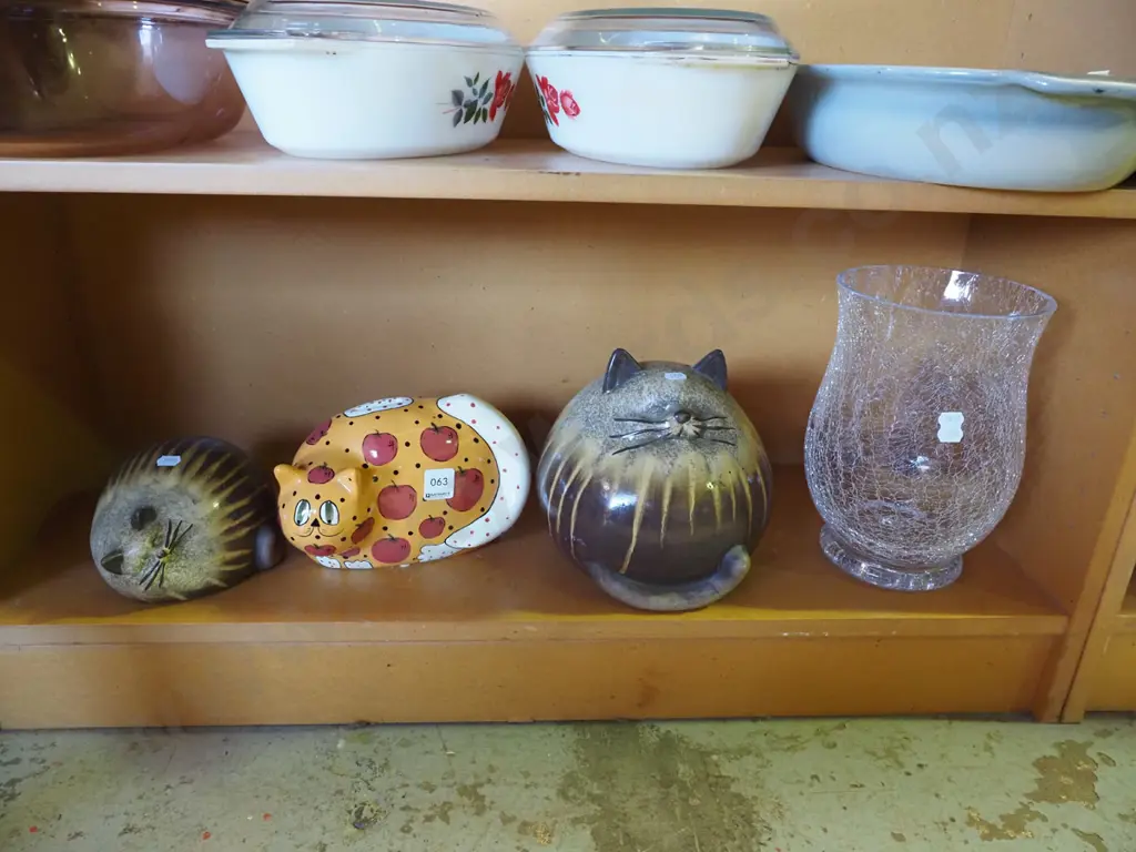 cat figurines, piggy bank, glass vase H-240 Image 1++