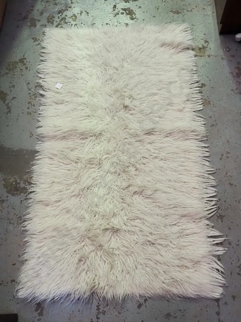 small flokati floor rug L-1230 W-650 Image 1++