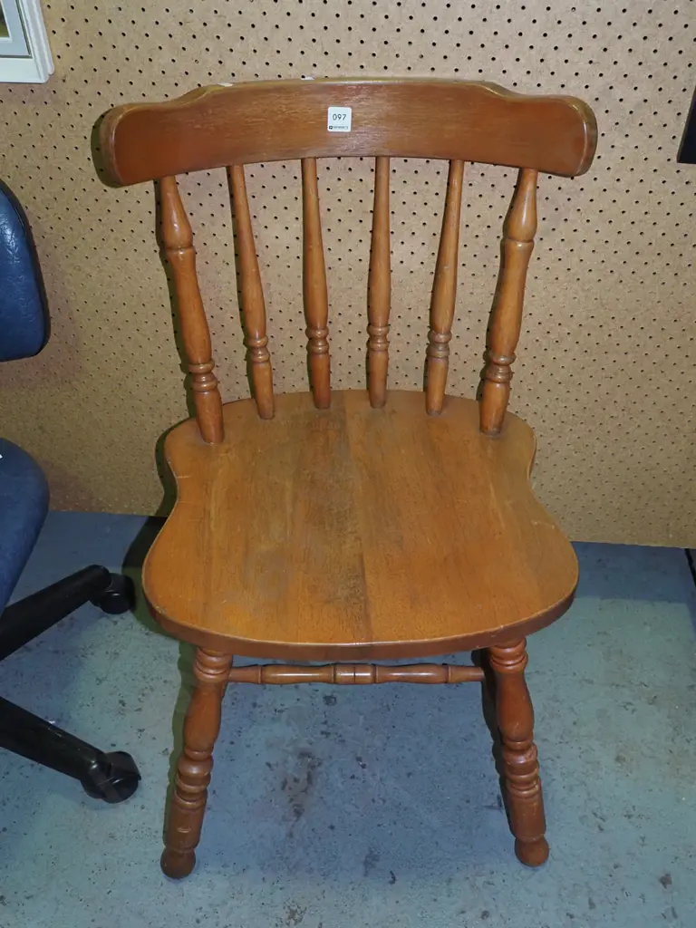 pine spindle back chair Image 1++