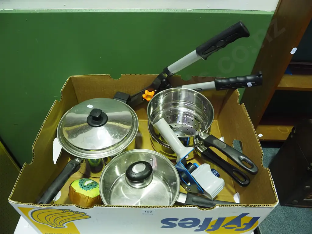 box; pots, pans, hedge trimmers etc Image 1++