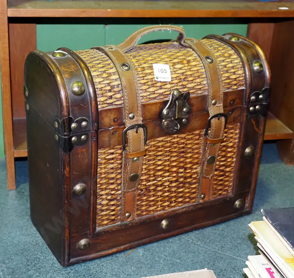 wood, cane and vinyl carry case Image 1++