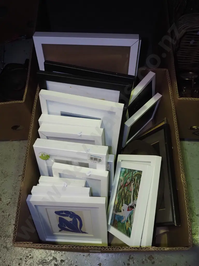 box of prints, various picture frames Image 1++