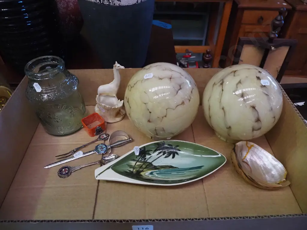 box; light fittings, jar etc Image 1++