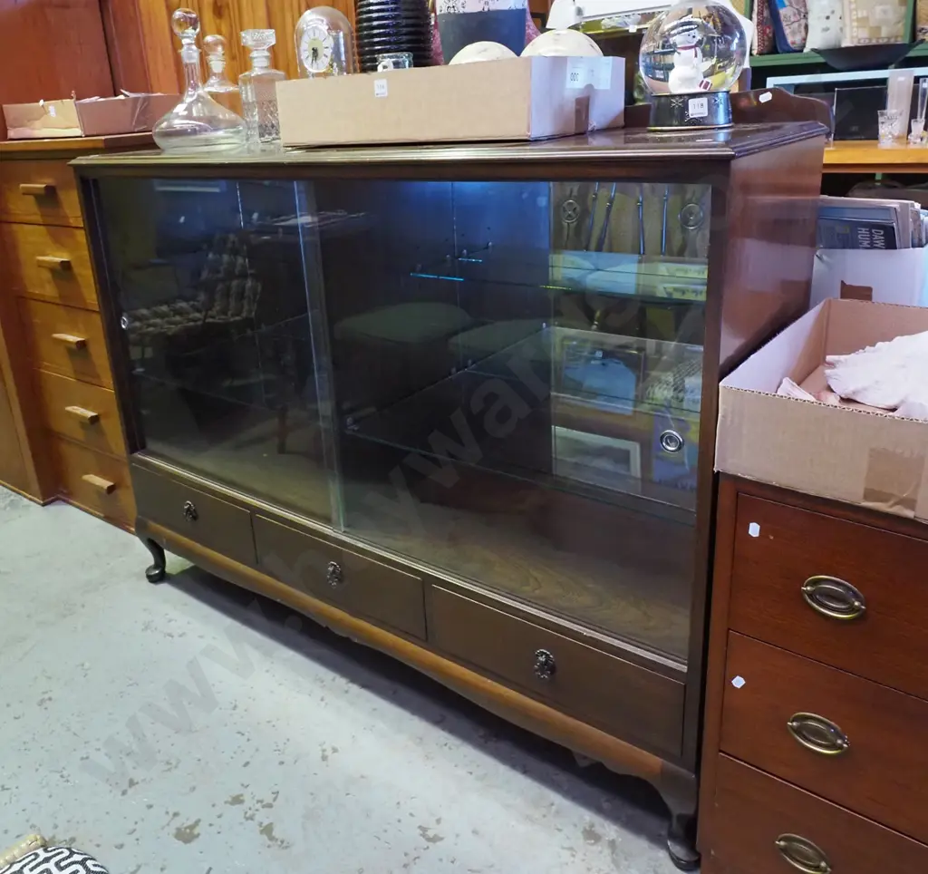 solid mahogany cab leg china cabinet with 3 drawers H-1050 W-1400 D-450 Image 1++