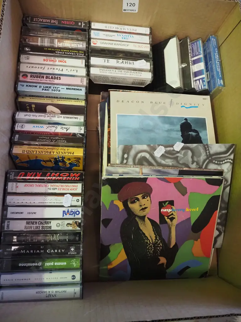 box; 45s, tape cassettes Image 1++