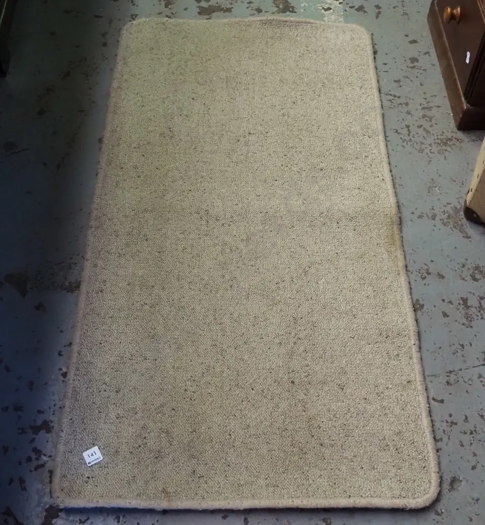 edged carpet L-1180 W-600 Image 1++