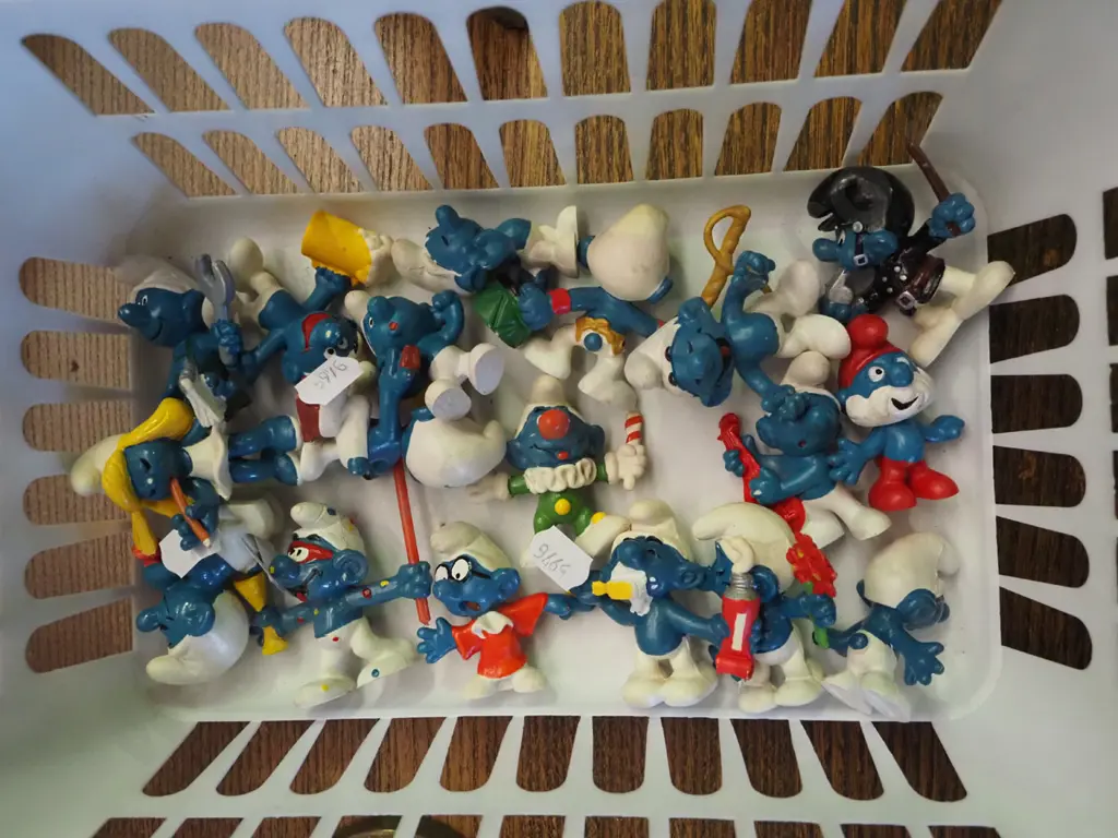 tub of Smurfs Image 1++