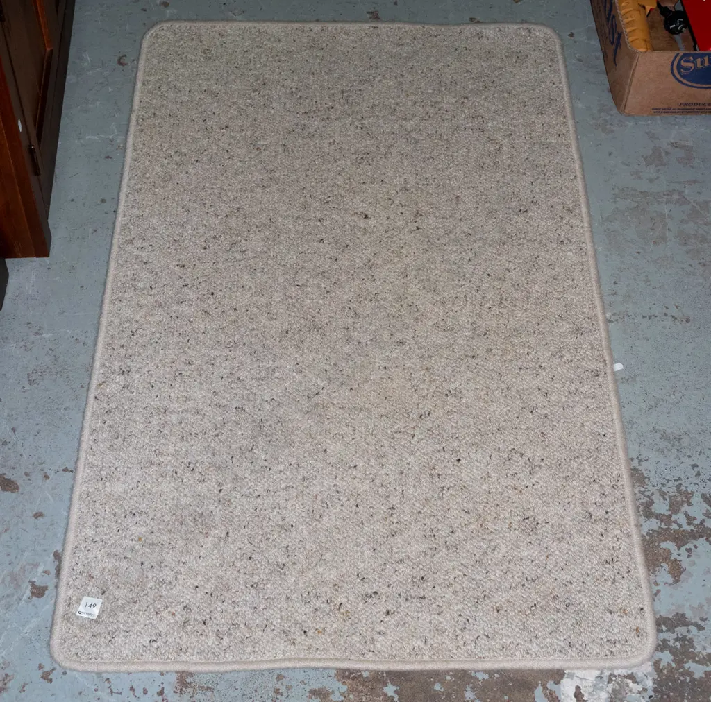 edged carpet L-1190 W-700 Image 1++