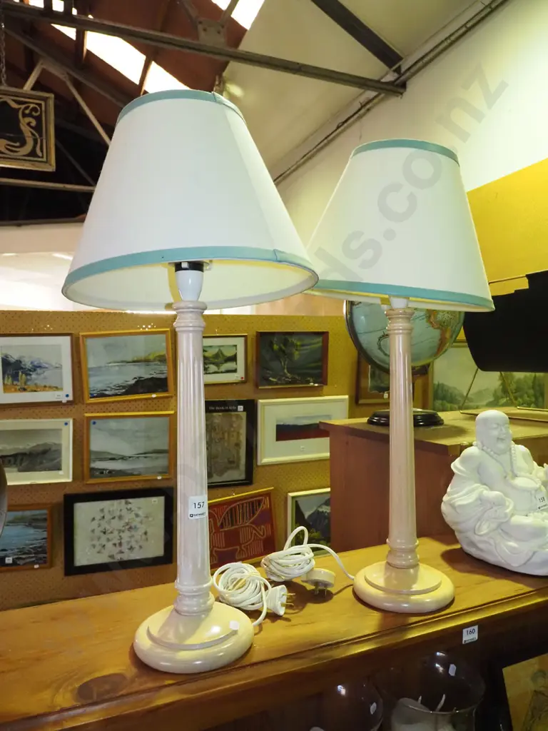 pair of matching turned wood based lamps H-600 Image 1++