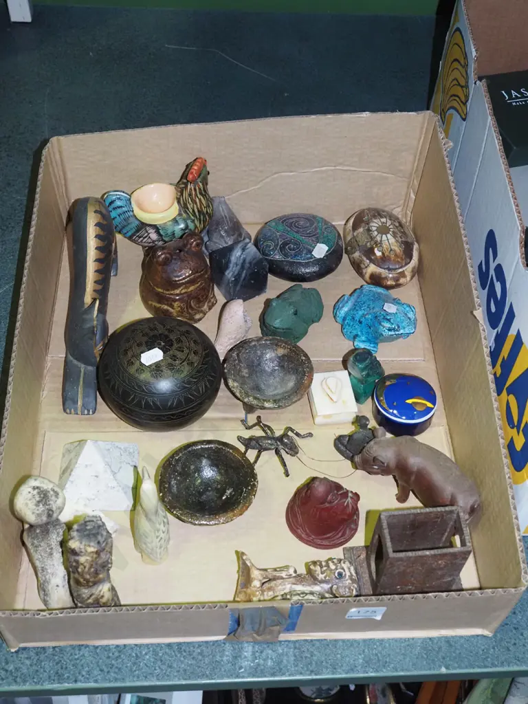 box; ornaments; frogs, birds, lidded canisters etc Image 1++