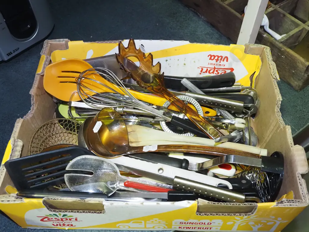 box of kitchen utensils Image 1++