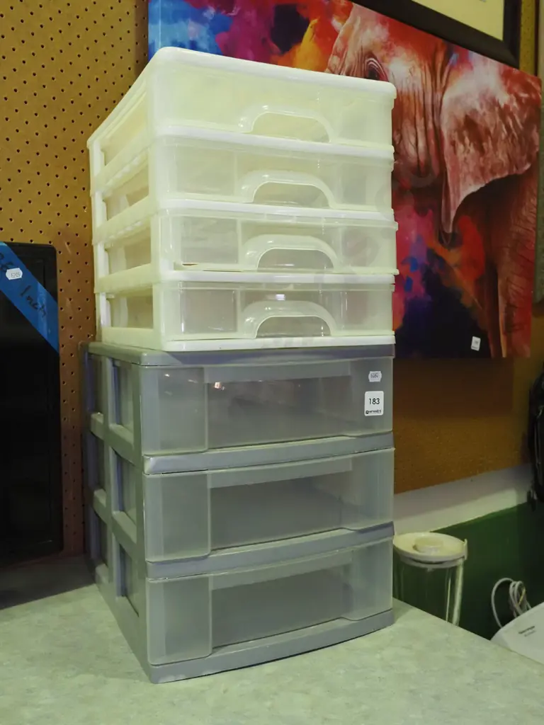 2x small plastic drawers Image 1++