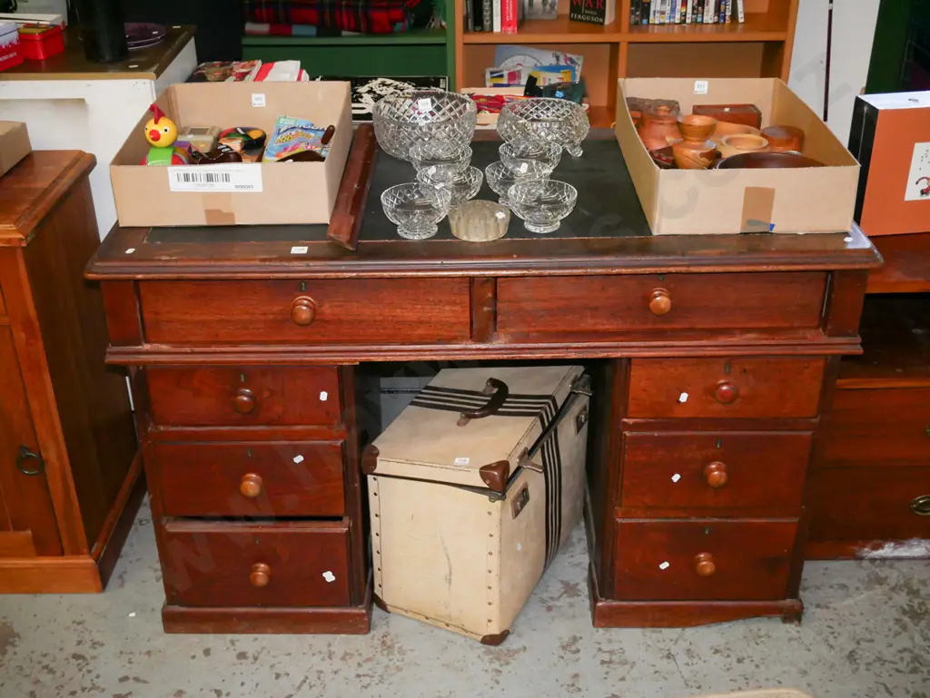 Edwardian mahogany and pine 8 drawer kneehole desk - needs attention H-800 W-1280 D-640 Image 1++